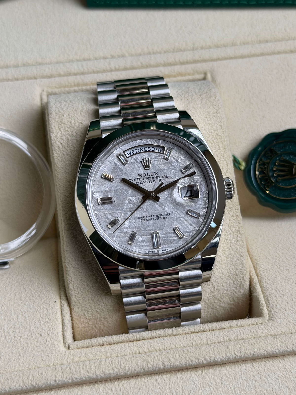Day-Date 40 Platinum Day-Date Smooth Bezel Meteorite Baguette Diamond Dial President Bracelet 228206
