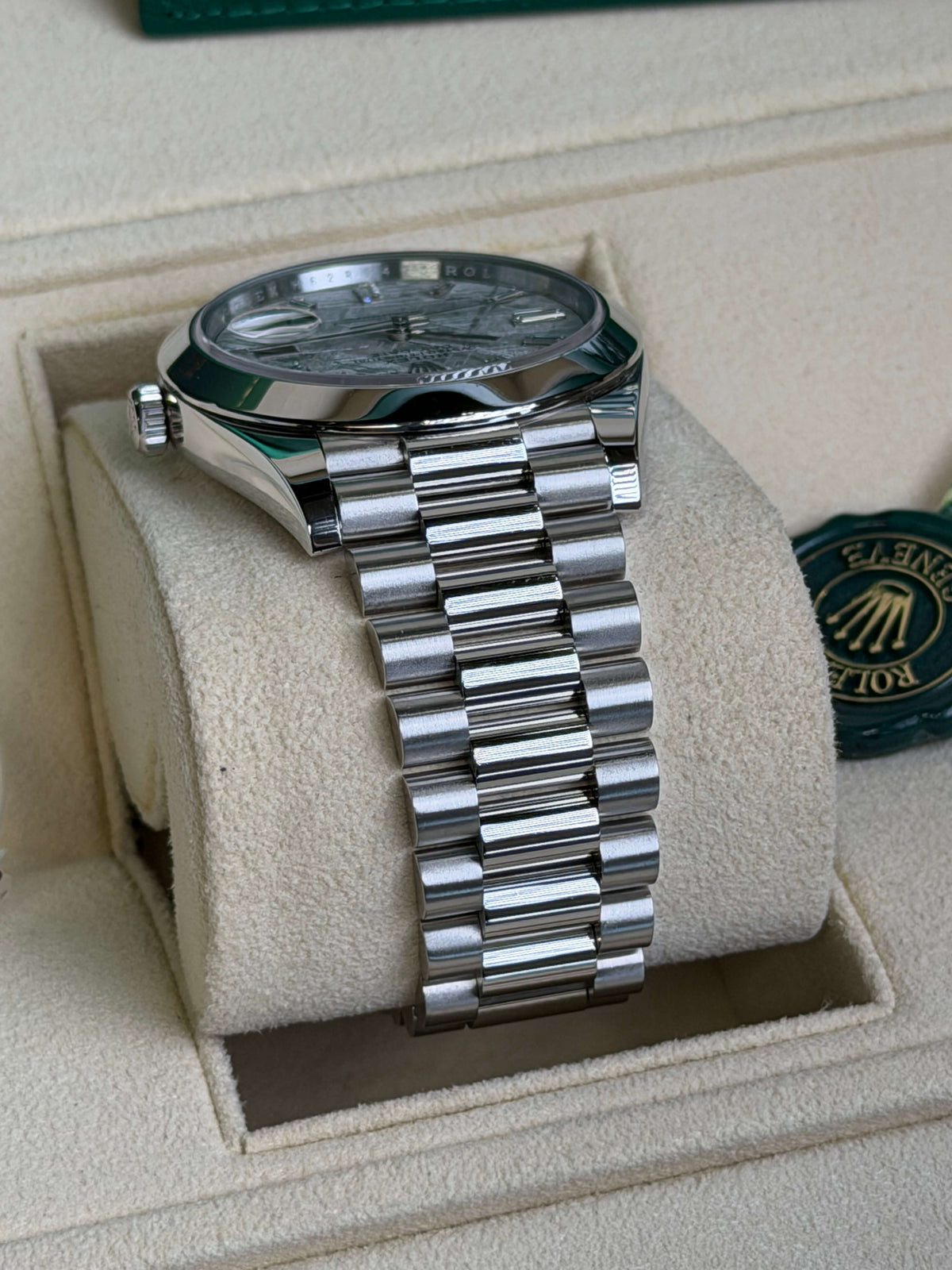 Day-Date 40 Platinum Day-Date Smooth Bezel Meteorite Baguette Diamond Dial President Bracelet 228206